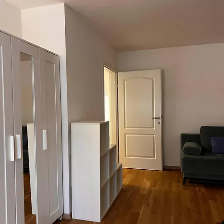 Xxxxxxx Apartment