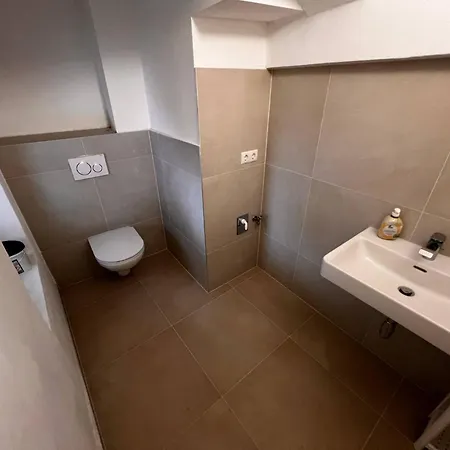 Xxxxxxx Apartment